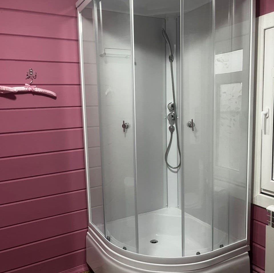 Душевая кабина в студии