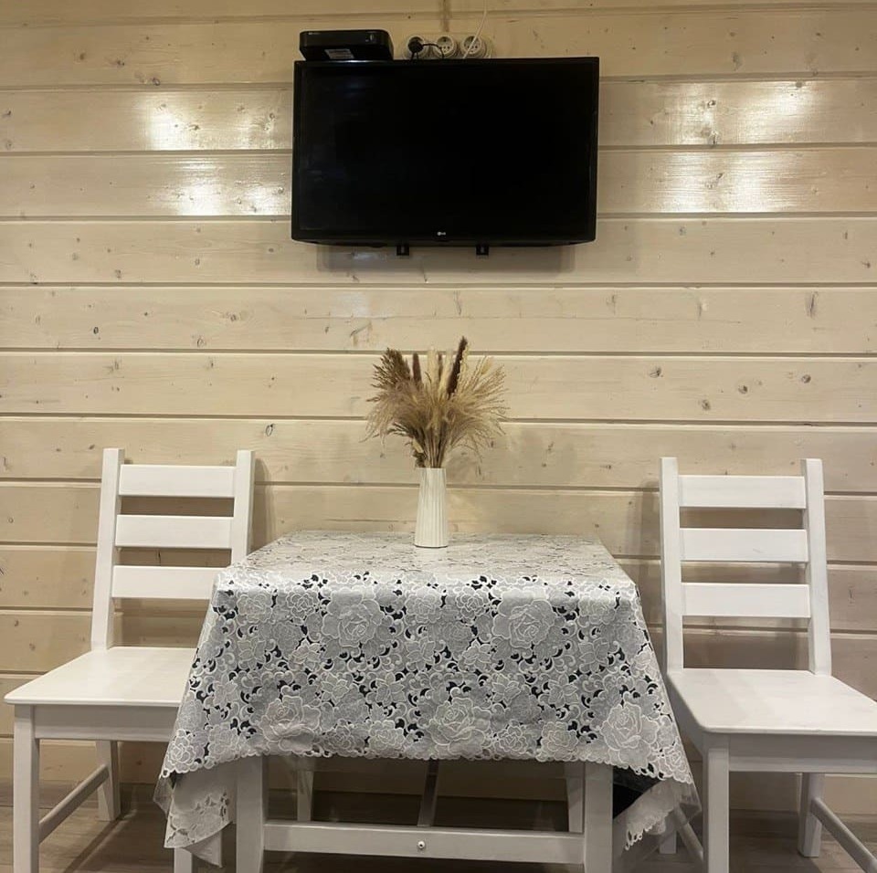 Стол и 2 стула