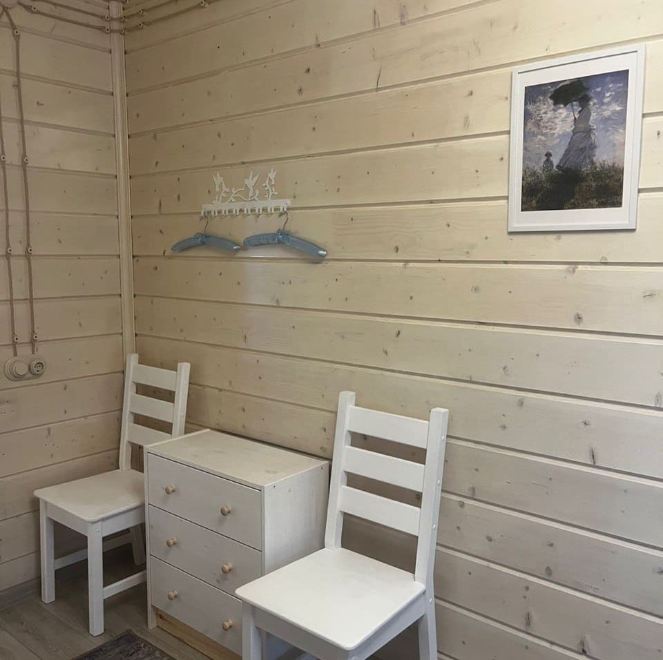 комод и 2 стула